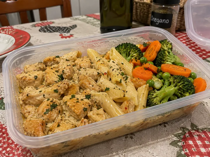 Frango Cremoso com Macarrão